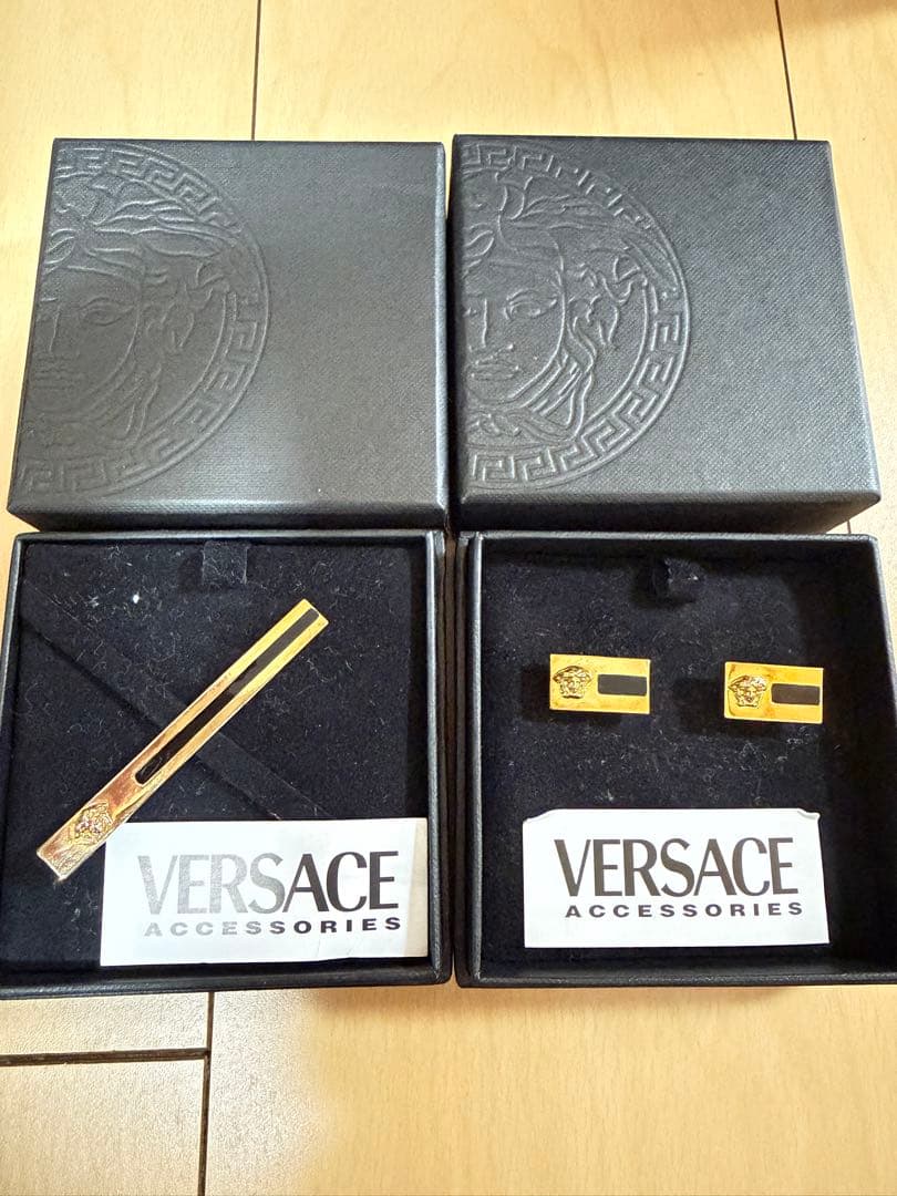 VERSACE ネクタイピンとカフスボタンセット