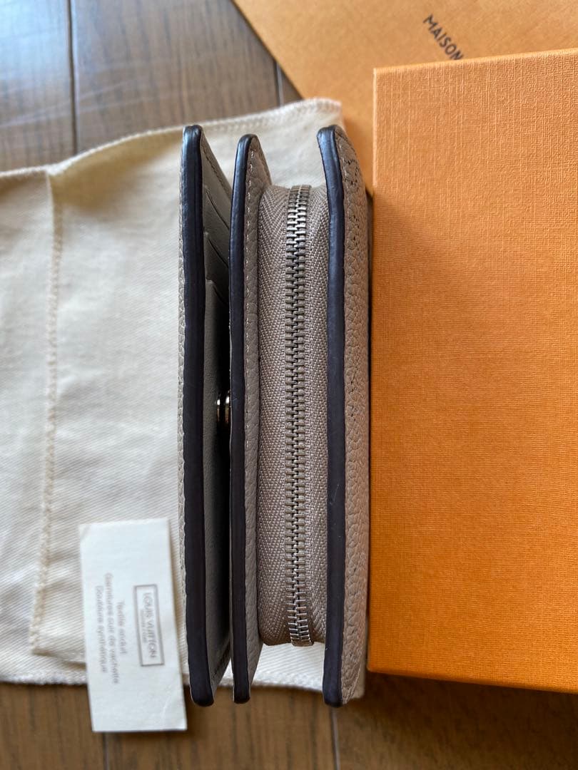 LOUIS VUITTON 二つ折り財布 マヒナ ガレ LOUIS VUITTON 二つ折り財布 マヒナ ガレ