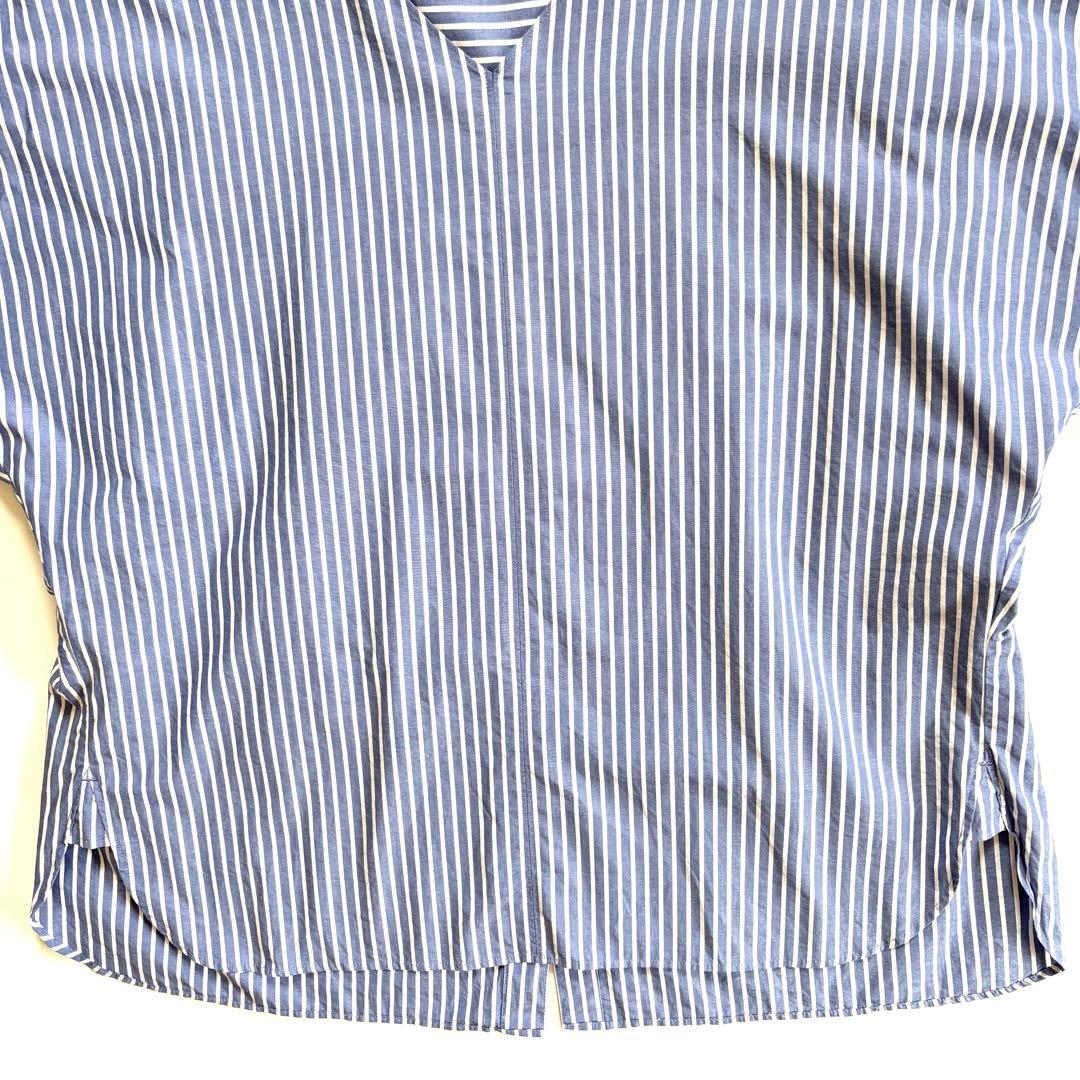 美品 グリーンレーベルリラクシング Vネックバックボタンブラウス 青白