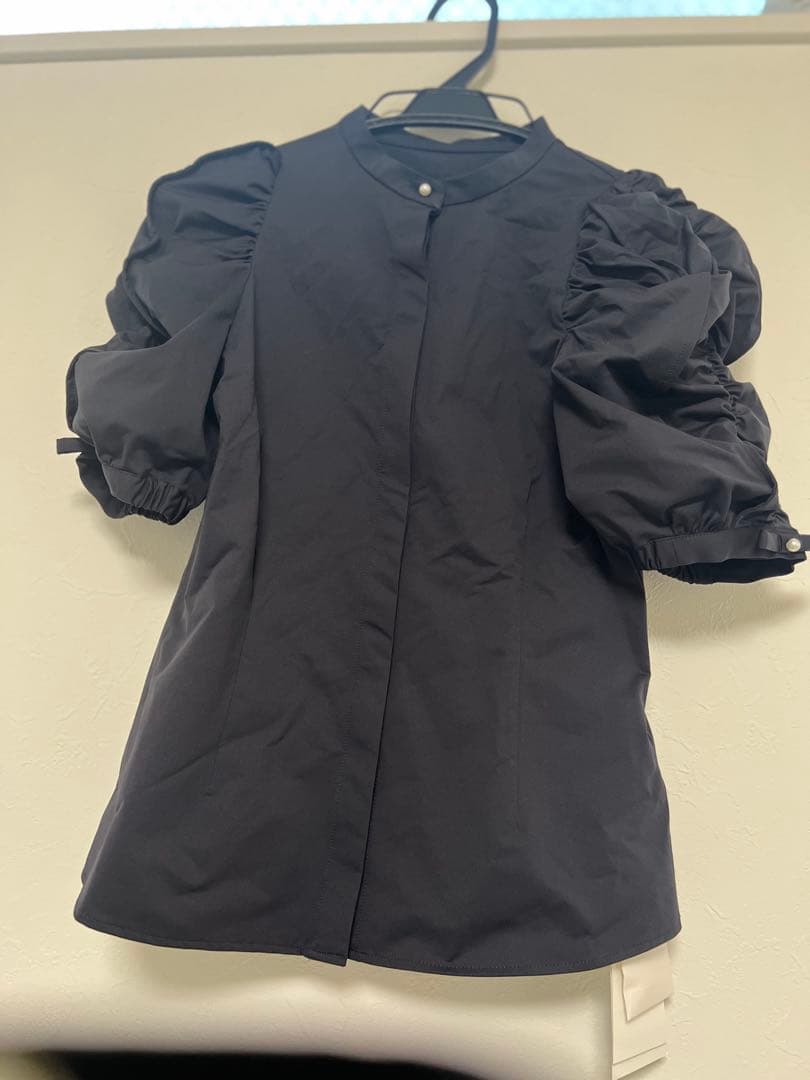 ブラック パフスリーブシャツ