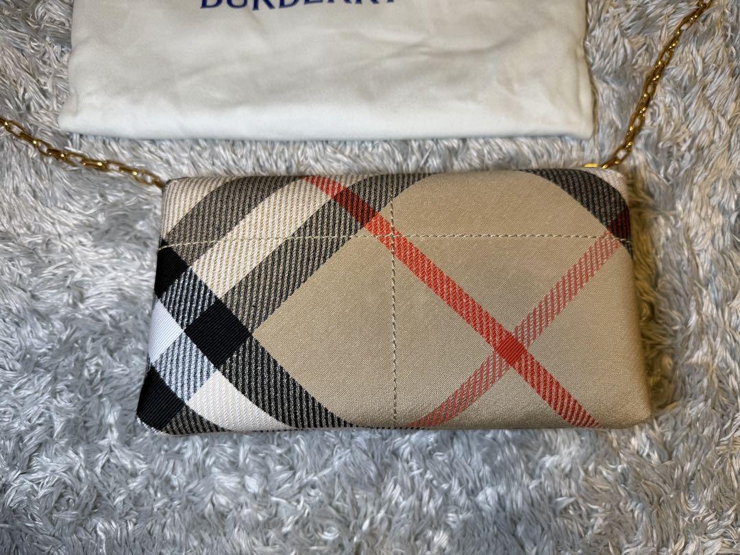 新作‼️ BURBERRY 8103697スニップ チェーン ショルダーバッグ