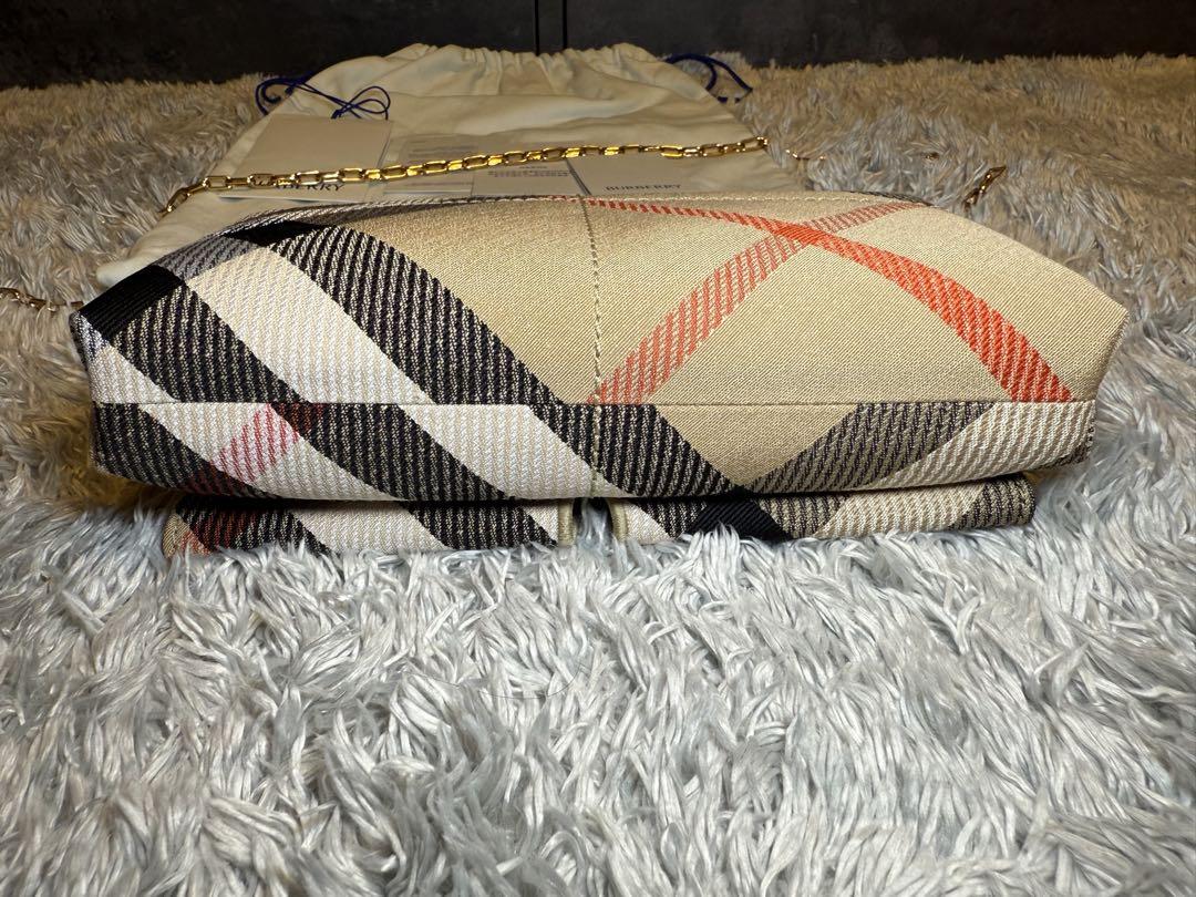 新作‼️ BURBERRY 8103697スニップ チェーン ショルダーバッグ