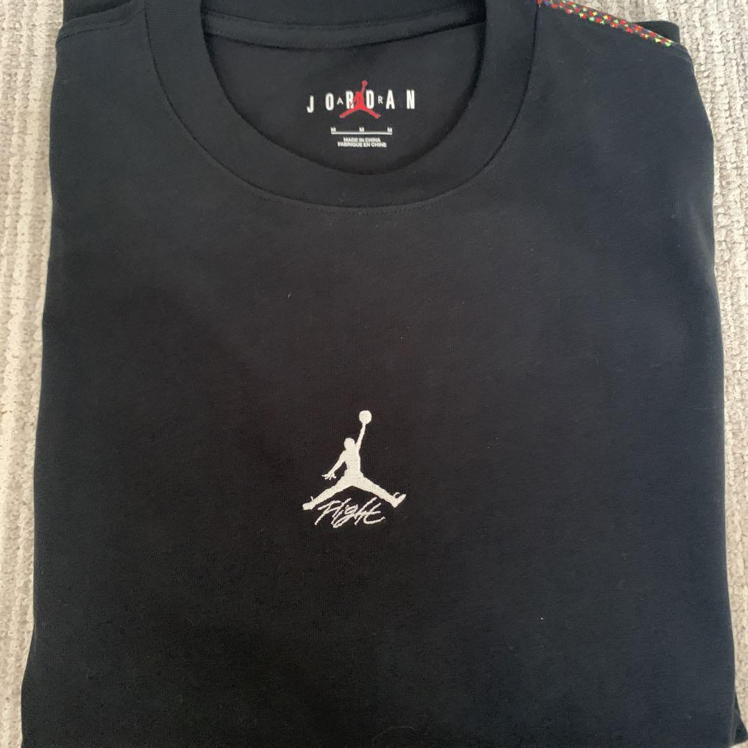 ジョーダンTシャツ半袖。家の中で1回試着しただけです。値段交渉可！