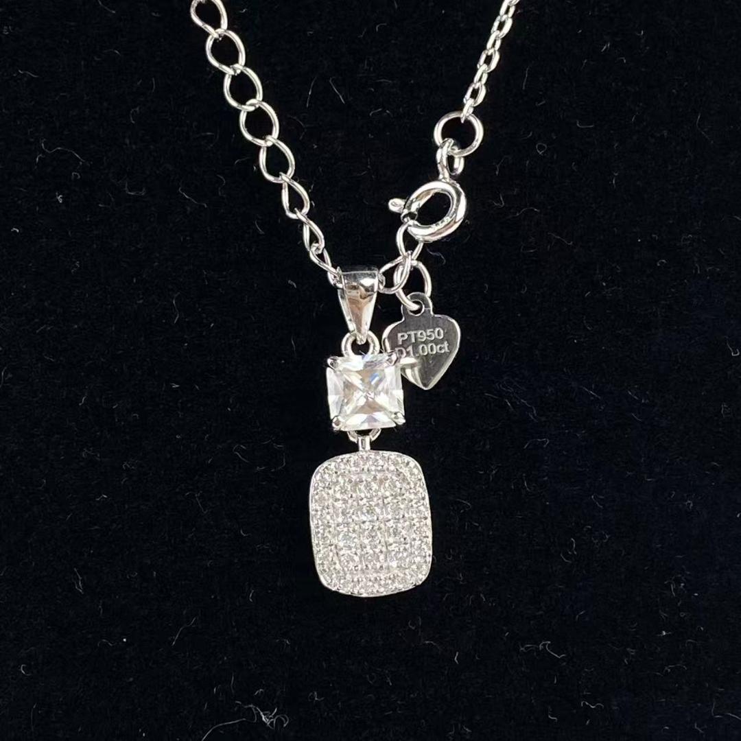 【美品】PT950 スクエア型ペンダントネックレスD1.00ct