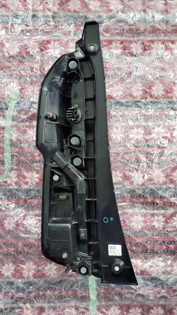 HONDA純正　NBOXカスタム　JF4 LEDテールランプ クリア R側