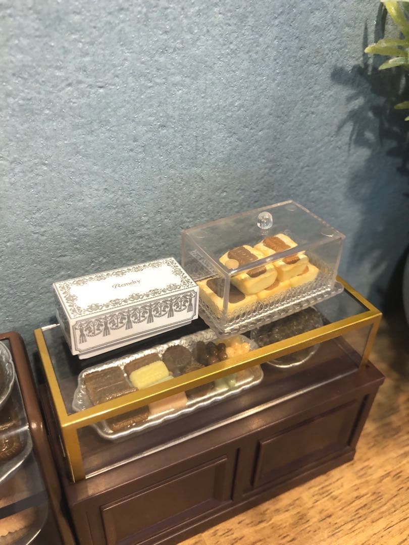 【ハンドメイド】ミニチュアスイーツ　ミニチュアチョコレート屋さん　ロータス