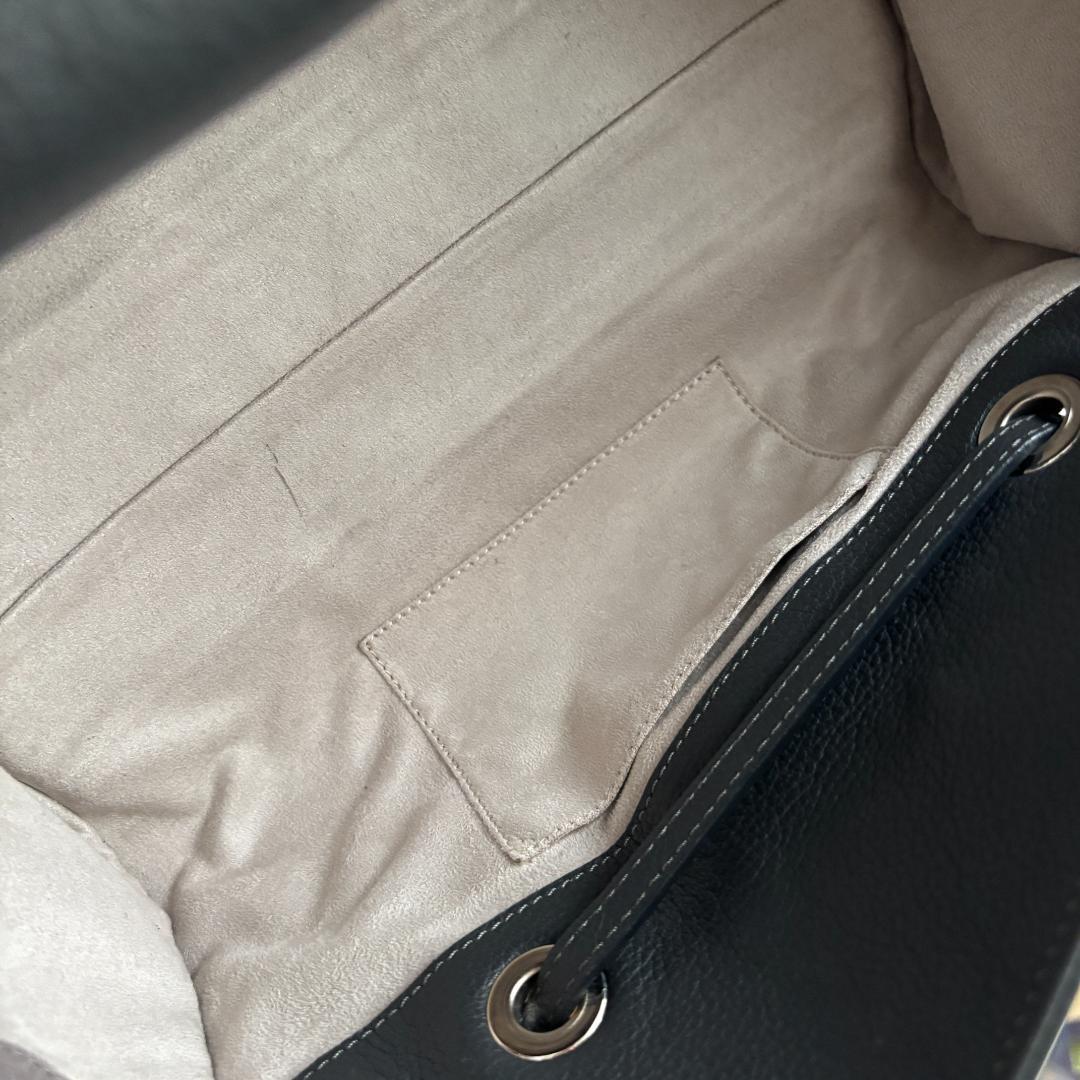 【美品】JIMMY CHOO　フラップ付き本革ハンドバッグ　ダークグレー　金具