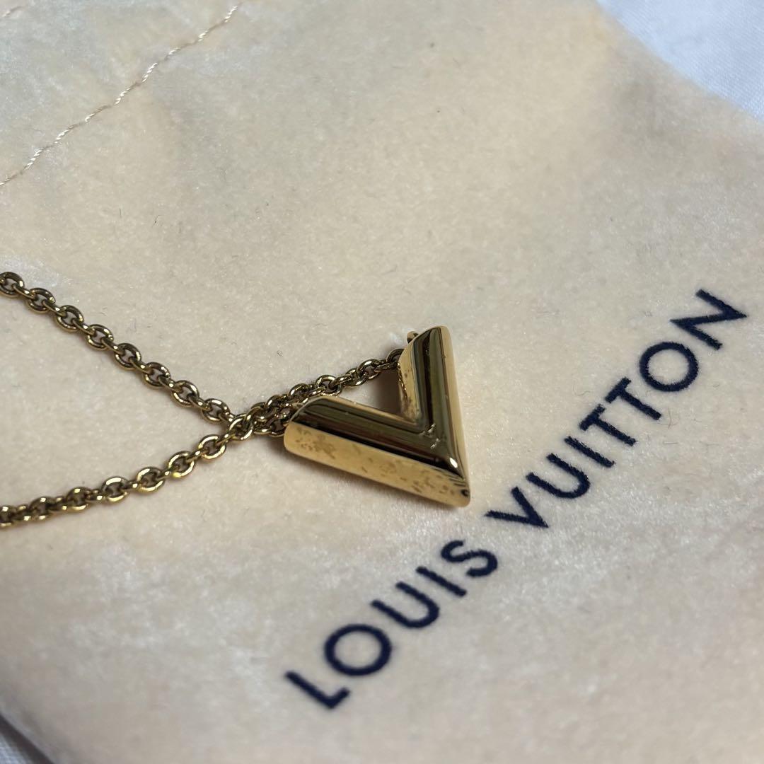 正規品】LOUIS VUITTON V字型ネックレス エシェンシャルv - メルカリ