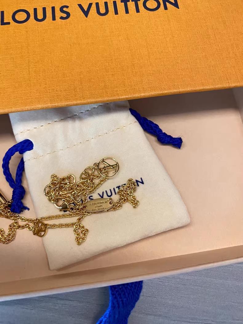 Louis Vuitton V字型ネックレス M00657 Louis Vuitton V字型ネックレス M00657 - メルカリ