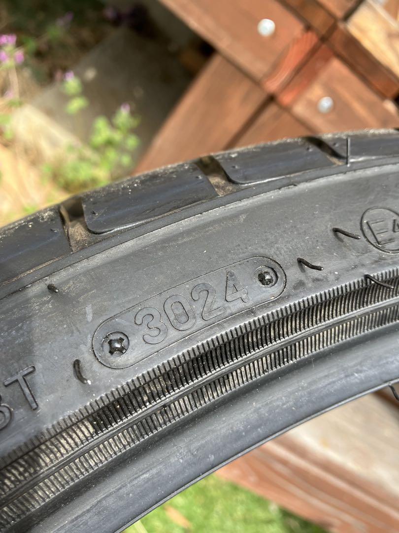 夏タイヤ　235/35R20 TRIANGLE 2本　2024年製
