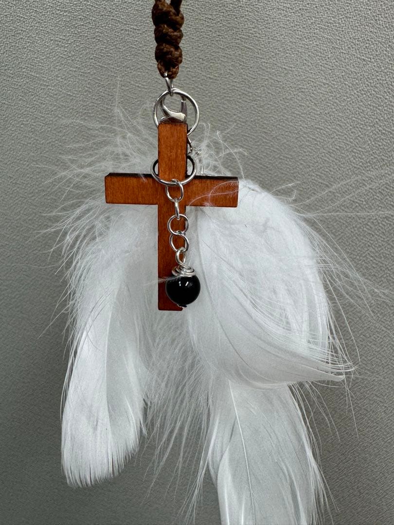 羽根付き木製十字架ペンダント