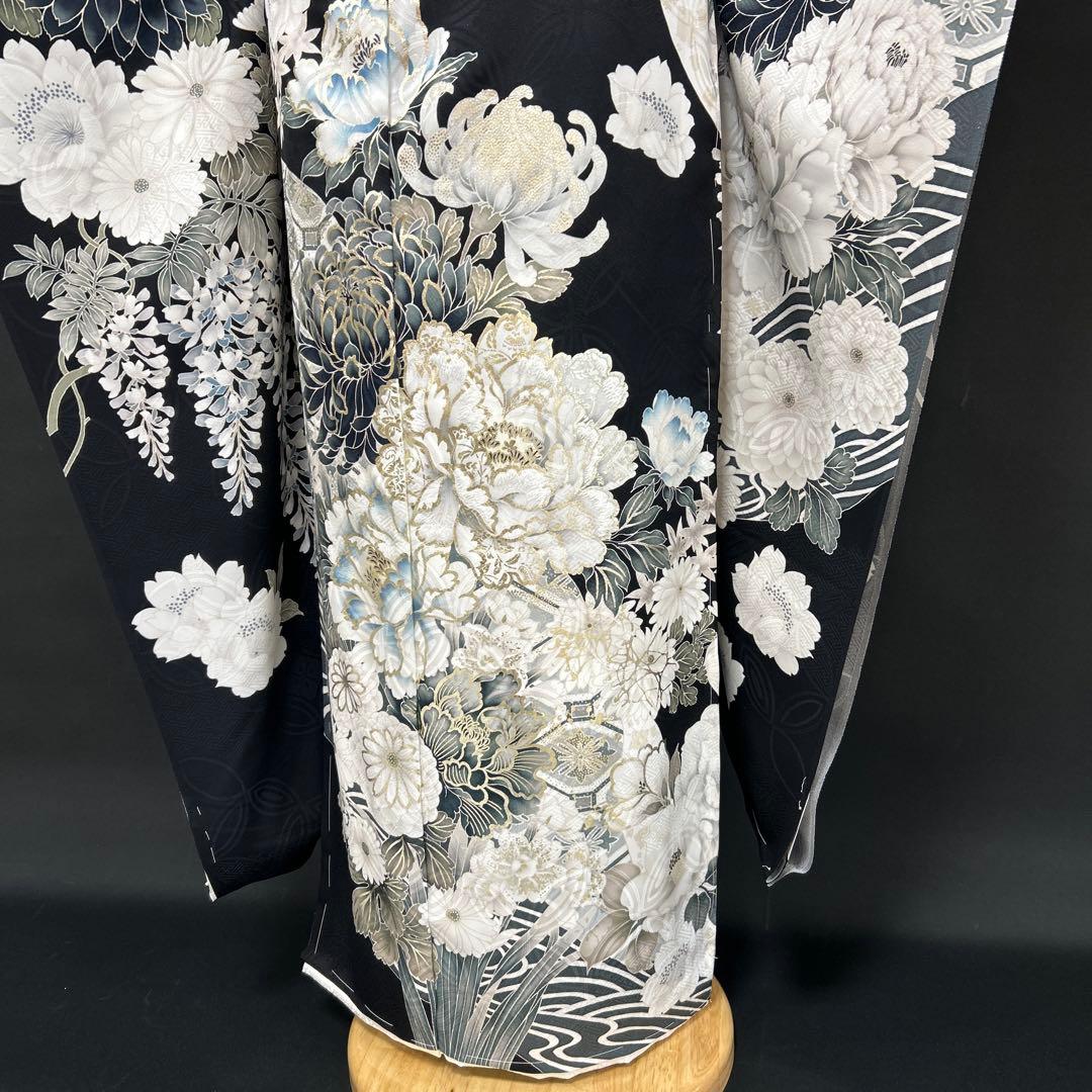 黒地のクールな牡丹や菊、流水の振袖フルセット 黒地のクールな牡丹や菊、流水の振袖フルセット