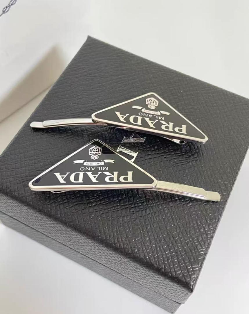 PRADA トライアングル ヘアピン 2個セット