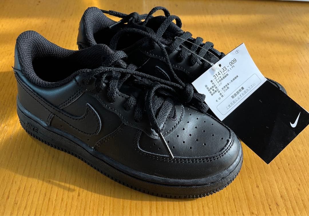ナイキ  フォース1 ブラック  18センチ　未使用