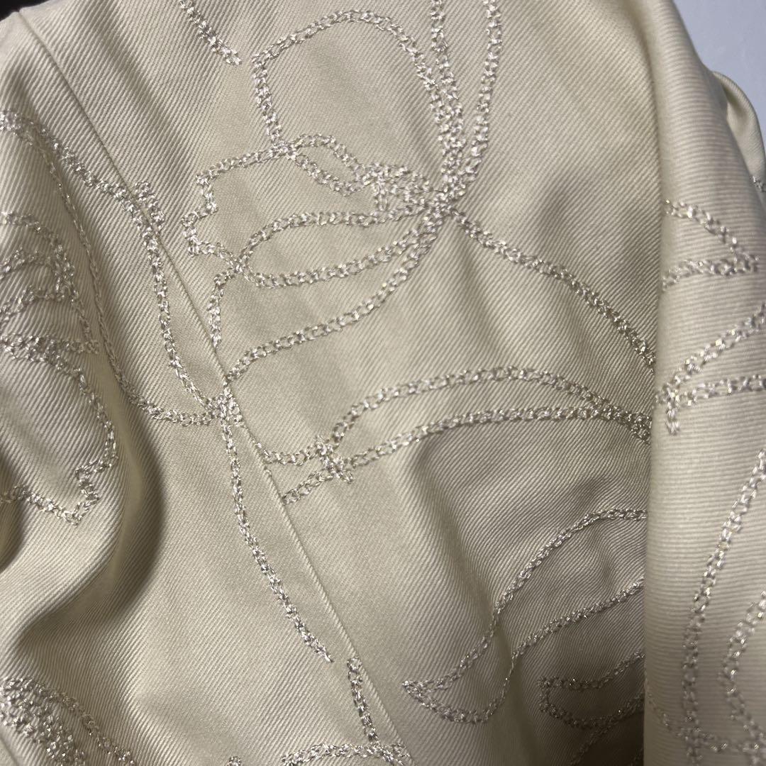 クリーム色 刺繍