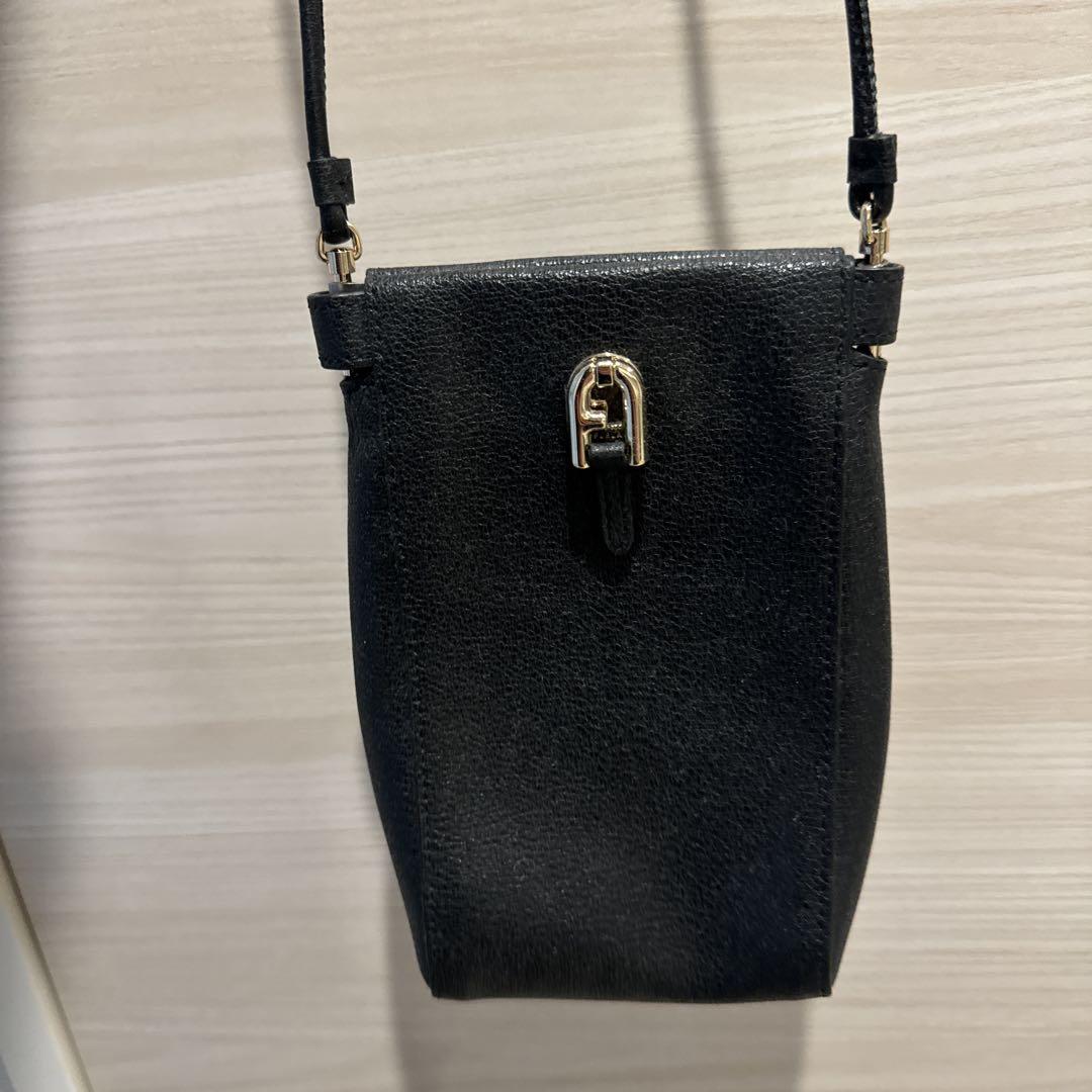 タグ付きFURLA スマホショルダー
