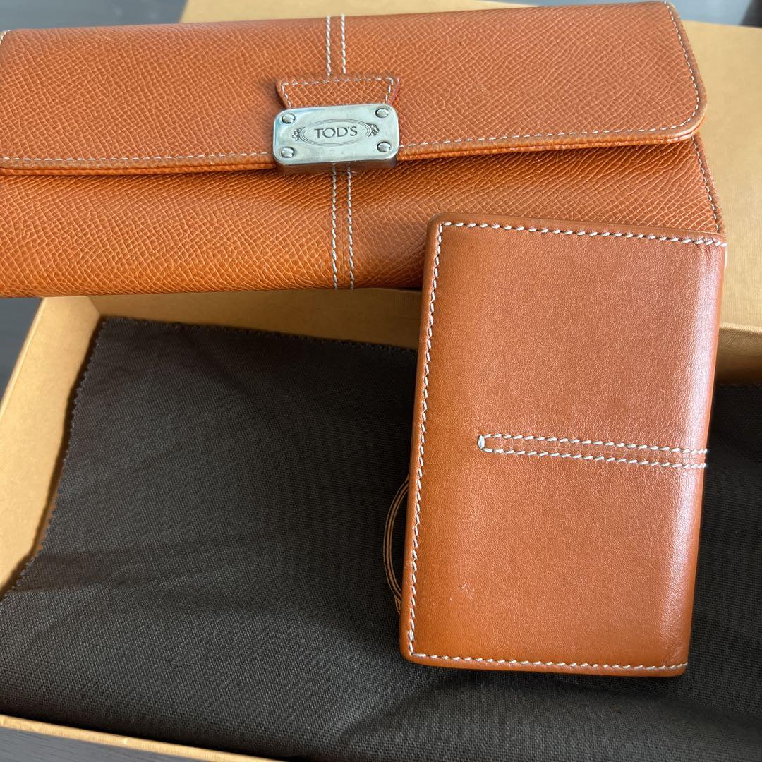 TOD'S オレンジ 二つ折り財布 箱付き　カードケース TOD'S オレンジ 二つ折り財布 箱付き カードケース 小物