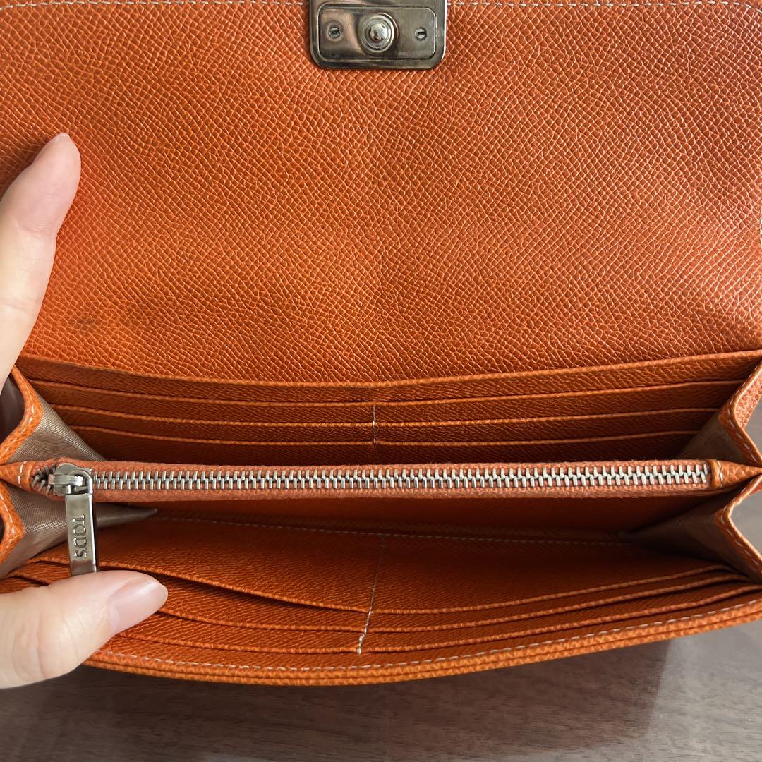 TOD'S オレンジ 二つ折り財布 箱付き　カードケース TOD'S オレンジ 二つ折り財布 箱付き カードケース 小物