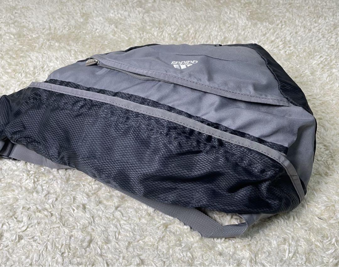 adidas ワンショルダーバッグ y2k スリングバッグ　グレー