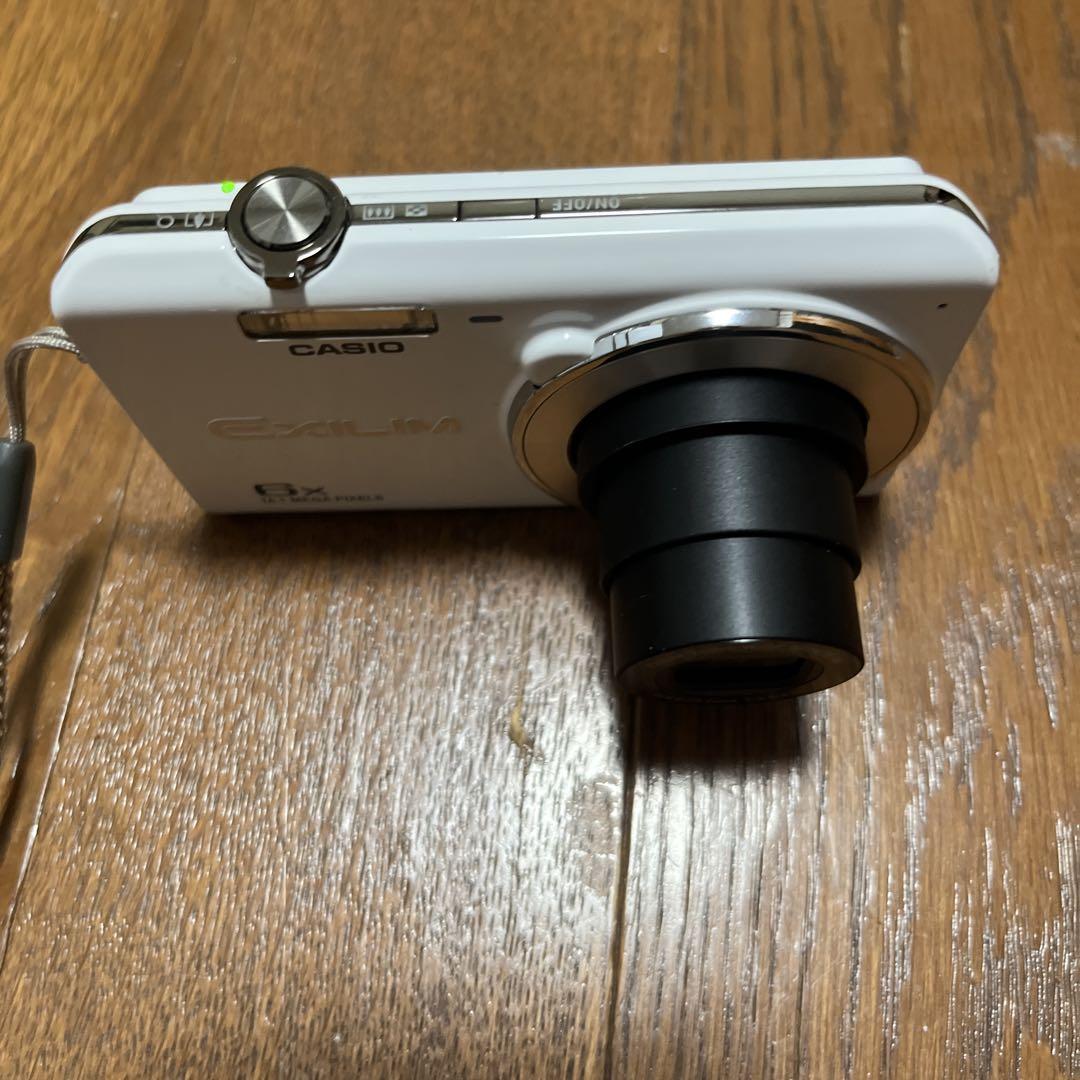 CASIO EXILIM 16.1メガピクセル コンパクトカメラ