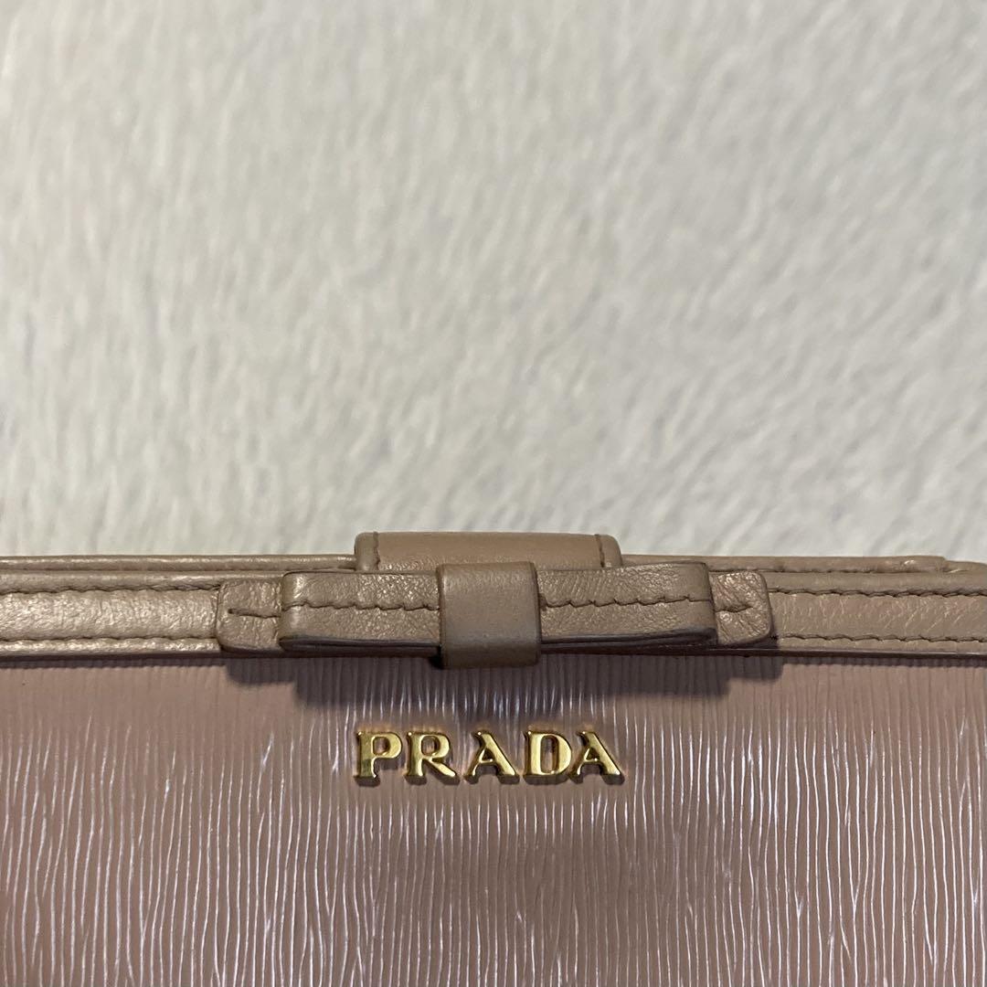 最終値下げ　美品　PRADA プラダ　二つ折り　L字ファスナー　リボン　肌色