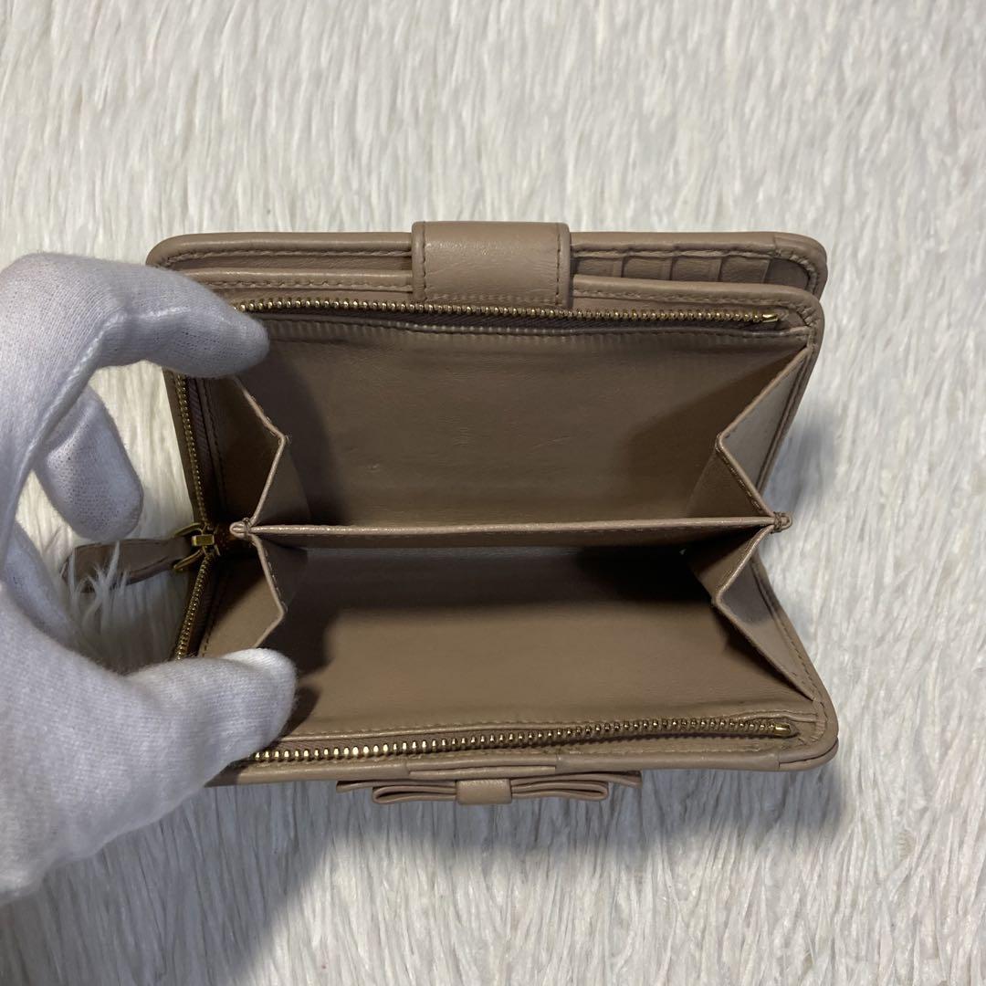 最終値下げ　美品　PRADA プラダ　二つ折り　L字ファスナー　リボン　肌色