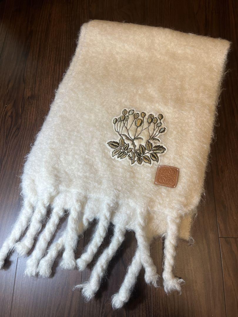 ロエベ　モヘアマフラー　ホワイト LOEWE ロエベ モヘアマフラー フラワー刺繍 ホワイト - メルカリ