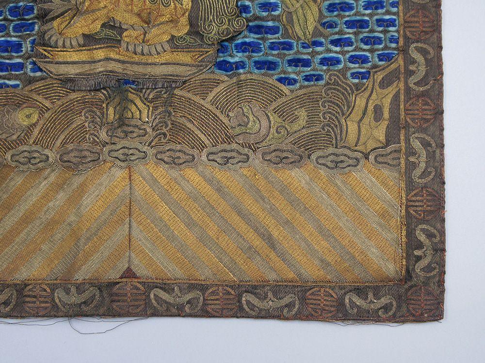 【繍】　★ 官品 獅紋二品武官補子 ★　清朝期　八仙 祥雲 刺繍文様　明清織繍
