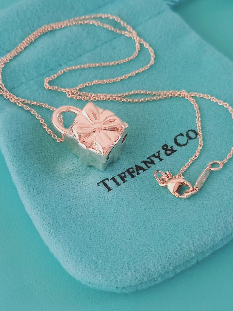 美品 TIFFANY ギフトボックスロック チャーム シルバー