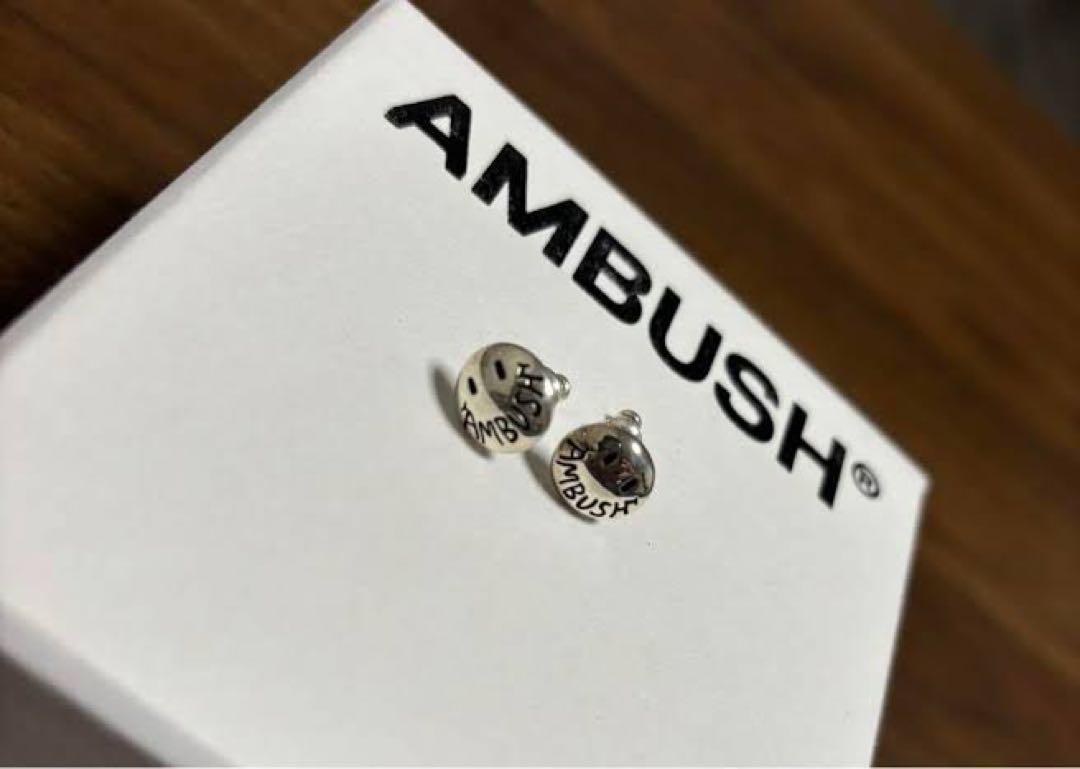 AMBUSHアンブッシュ　スマイリーピアス AMBUSHアンブッシュ スマイリーピアス - メルカリ