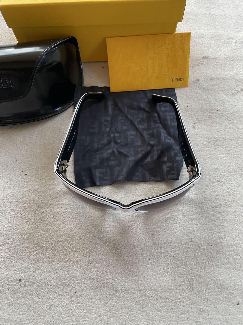 FENDI サングラス ホワイト 大きなフレーム FENDI サングラス ホワイト 大きなフレーム