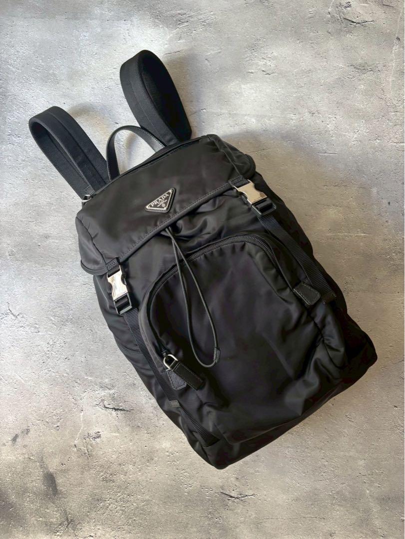 プラダ PRADA　リナイロン　三角プレート付きナイロンバックパック