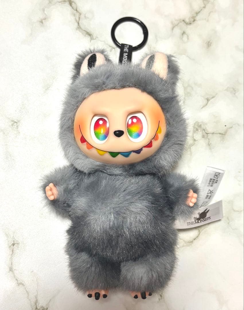 ラブブ LABUBU 3代目 シークレット 黒 ぬいぐるみ - メルカリ ラブブ LABUBU 3代目 シークレット 黒 ぬいぐるみ - メルカリ