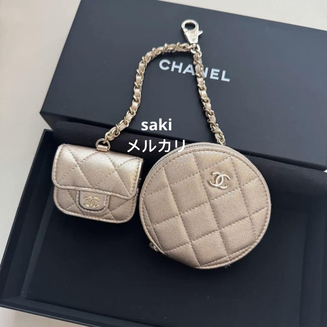 新品未使用　chanelシャネルイヤーズギフト チャーム AirPodsケース