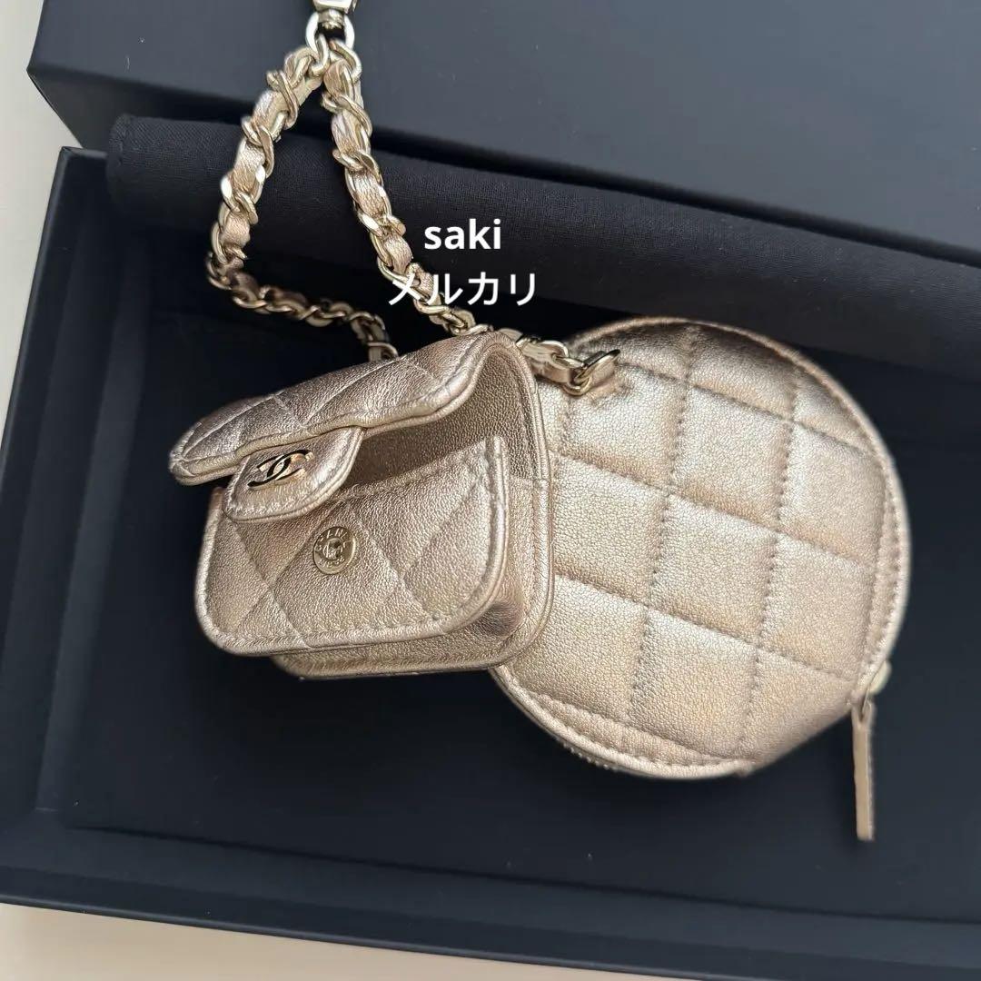 新品未使用　chanelシャネルイヤーズギフト チャーム AirPodsケース