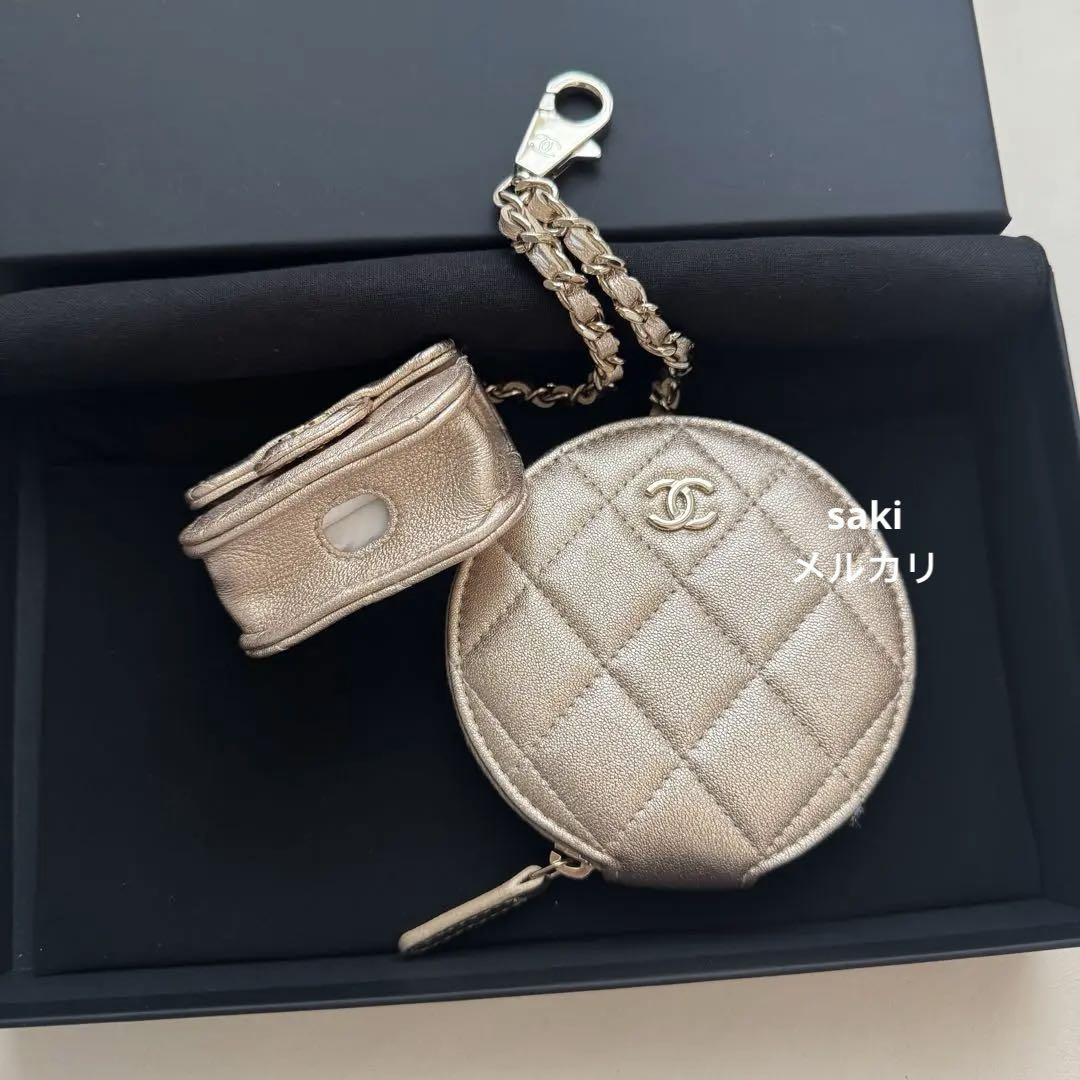 新品未使用　chanelシャネルイヤーズギフト チャーム AirPodsケース