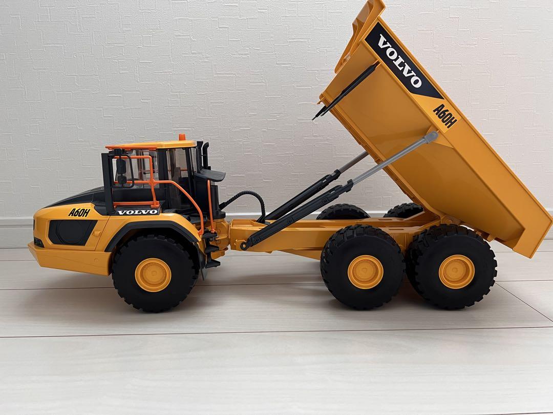VOLVO A60H ダンプトラック　コマツショベルカー2点