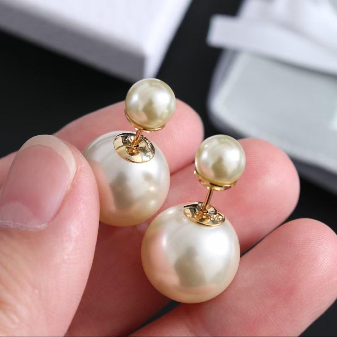 Dior パールスタッドイヤリング Dior パールスタッドイヤリング