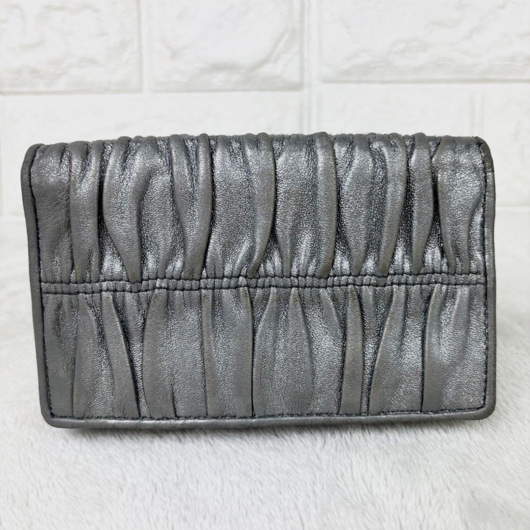 PRADA プラダ メタリックシルバー シワ加工 二つ折り 財布 カードケース
