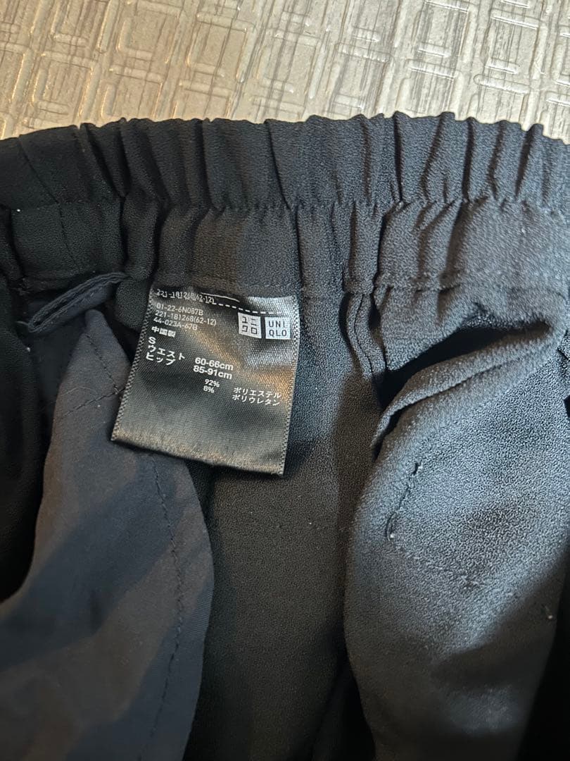 ユニクロ ドレープイージースカンツ 黒 - メルカリ