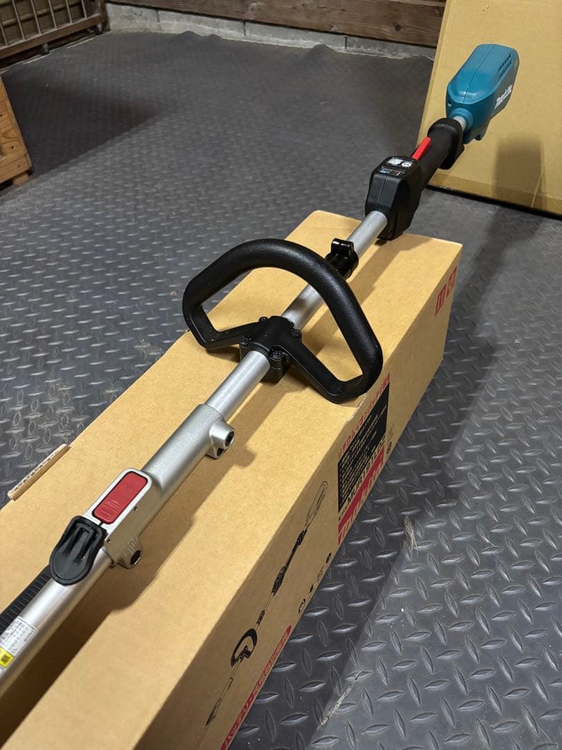 Makita 充電式草刈機