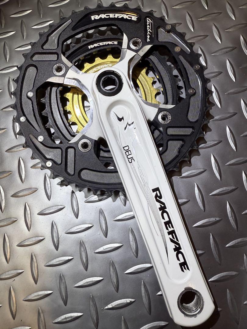 RACEFACE DEUS クランク ポリッシュ シルバー 24mmアクスル