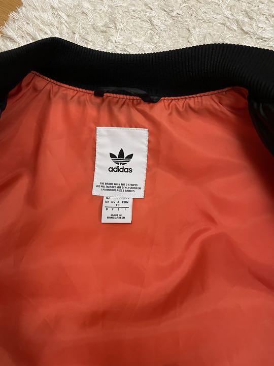 adidasダウンジャケット