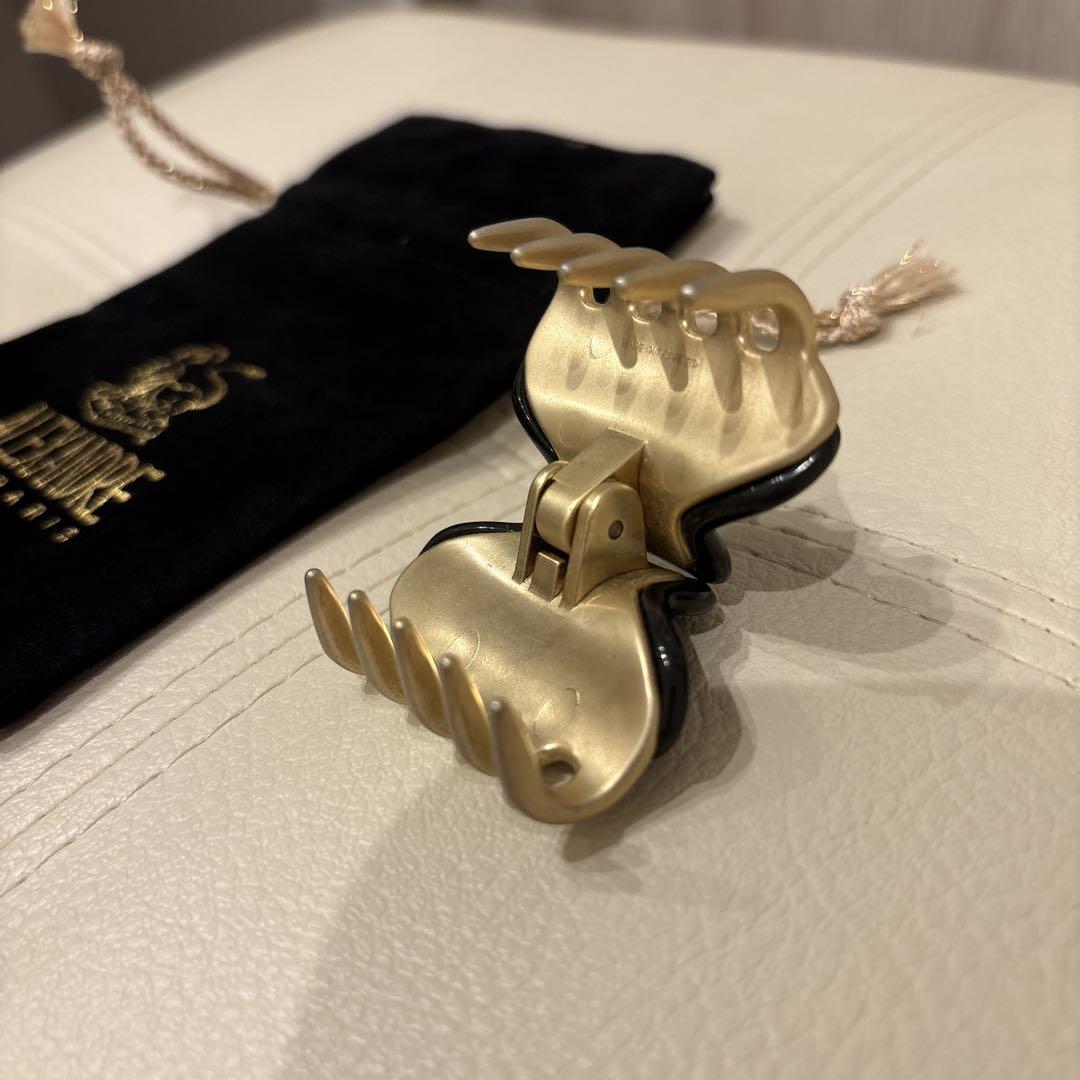 高級素材使用ブランド PARIS DE 訳あり】ALEXANDRE ヘアクリップ メルカリ - 黒/金 ヘアアクセサリー