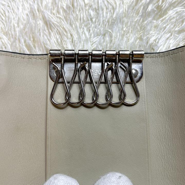 【美品】 ロエべ キーケース 6連 リピートアナグラム 型押し クリーム