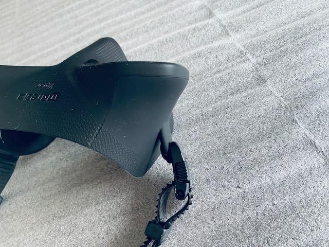 スピア用に特化させたフレーム・レス構造 / 内容積が小さい