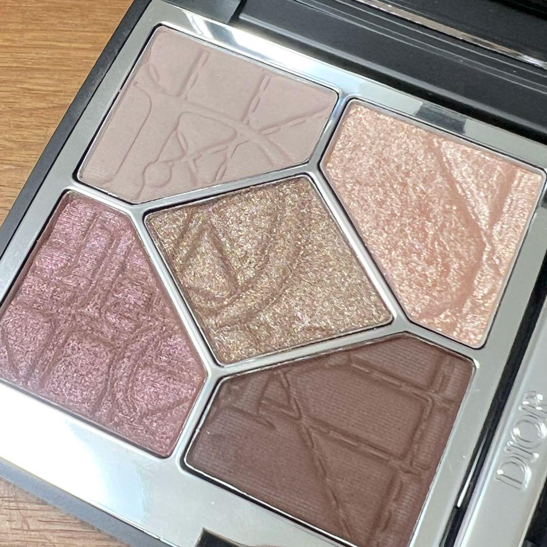Dior 限定サンククルール 647シルクトープ