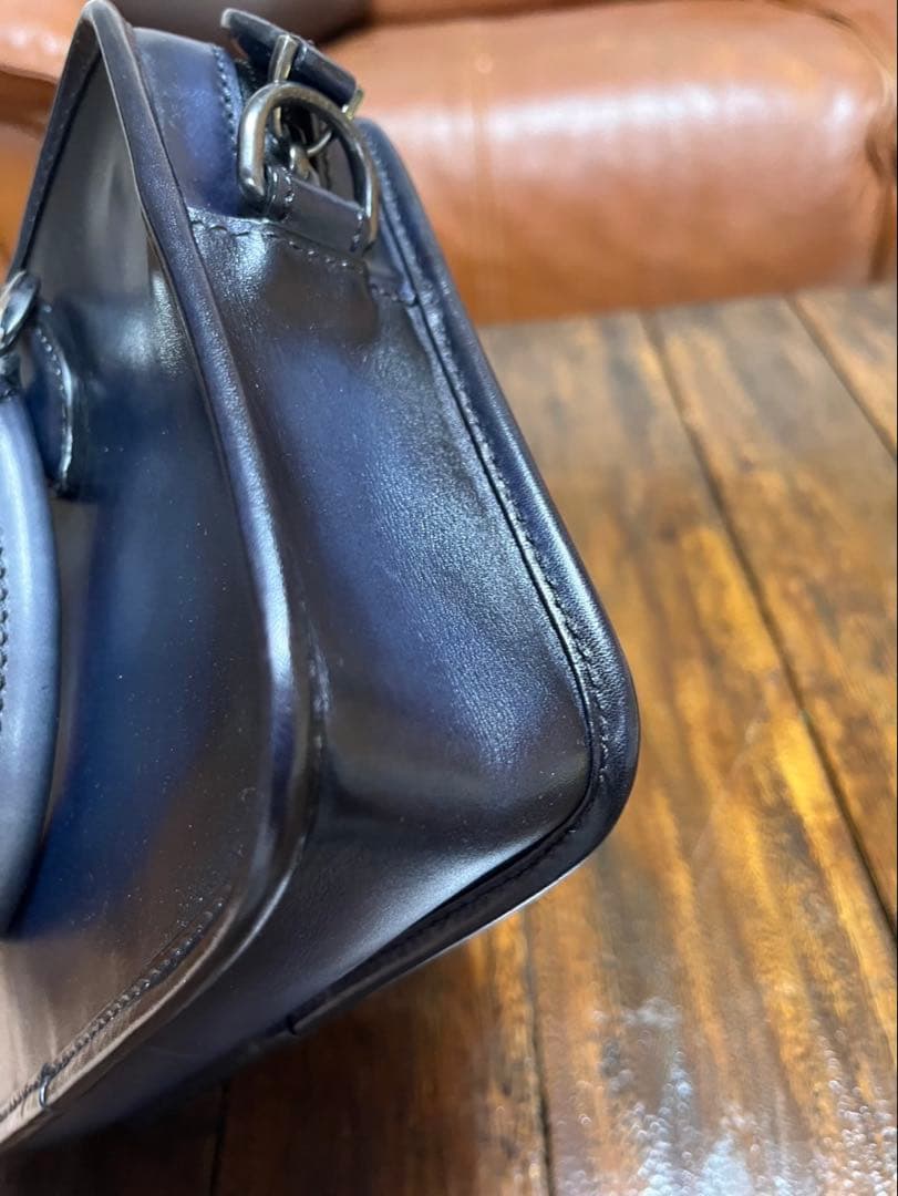 BERLUTI アンジュール　ガリバー レザーショルダーバッグ　限定品