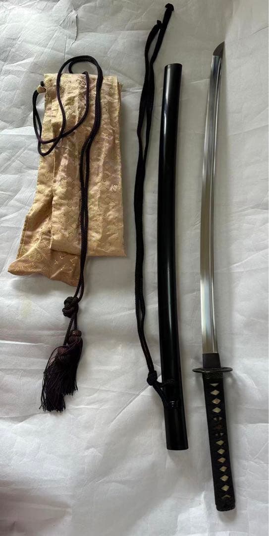 薄刃居合刀 黒鞘 鞘付き長さ約103cm 鞘抜き重さ約915g 刀袋付きやや傷や汚れあり