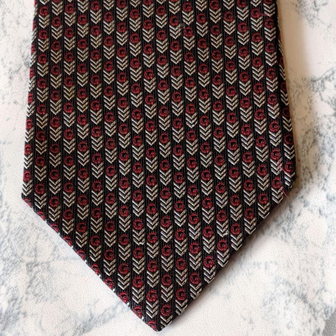 ❉GUCCI❉ネクタイ　Gロゴ　幾何学模様　赤　グレー　ネイビー